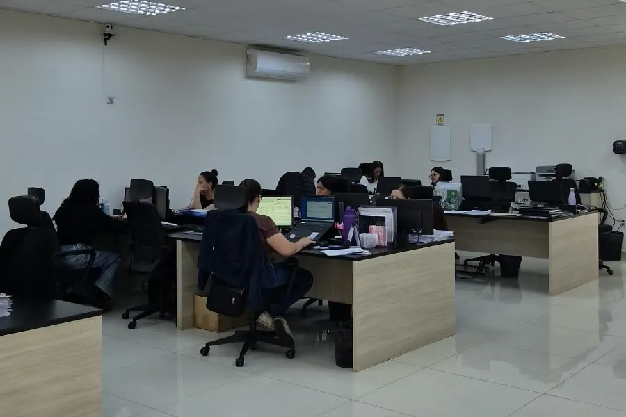 Equipe da LC Assessoria Contábil & Empresarial em atendimento
