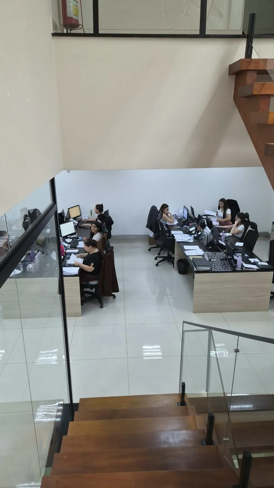 Equipe trabalhando no térreo · LC Assessoria Contábil & Empresarial em Porto Feliz