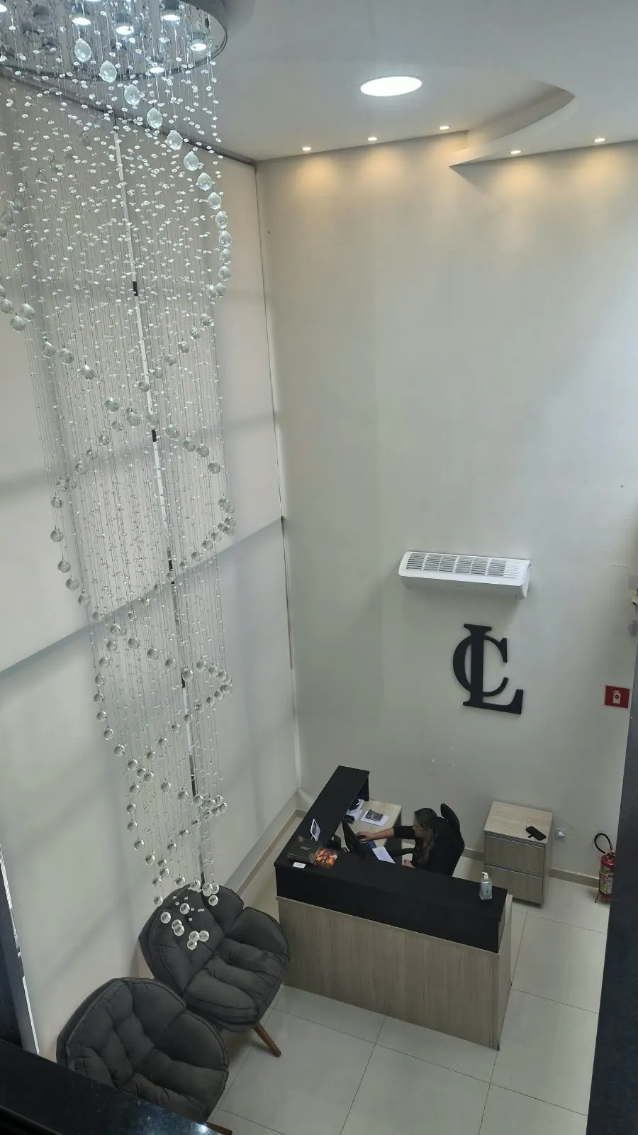 Recepção vista do mezanino · LC Assessoria Contábil & Empresarial em Porto Feliz